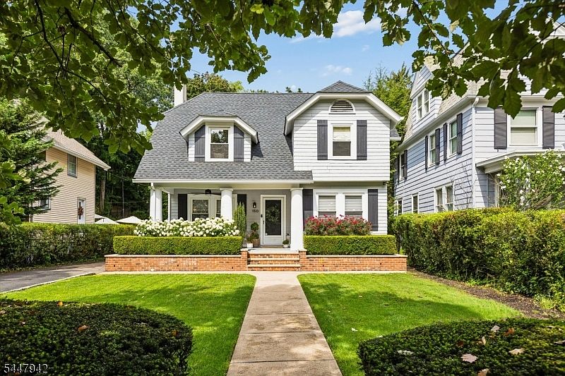 1st image of 150 Hawthorne Ave