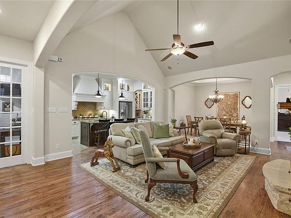 2nd image of 711 Evelake Ct