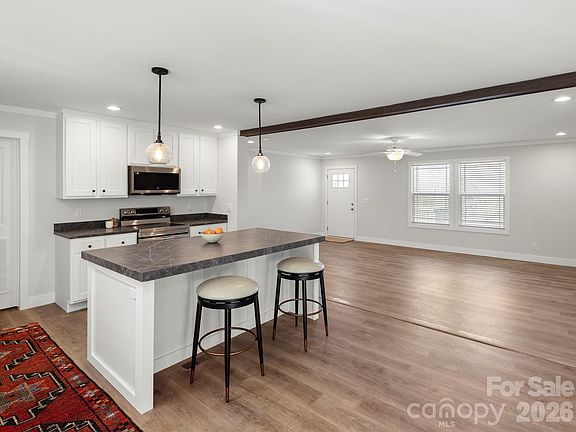 3rd image of 502 Hutch Mountain Rd