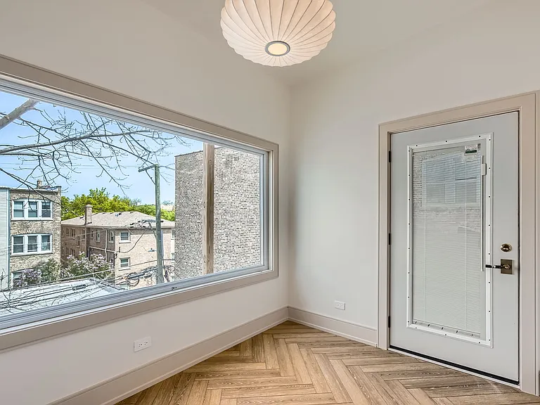 2704 W Argyle St #G — Photo 18