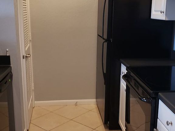 3rd image of 860 N Orange Ave APT 315