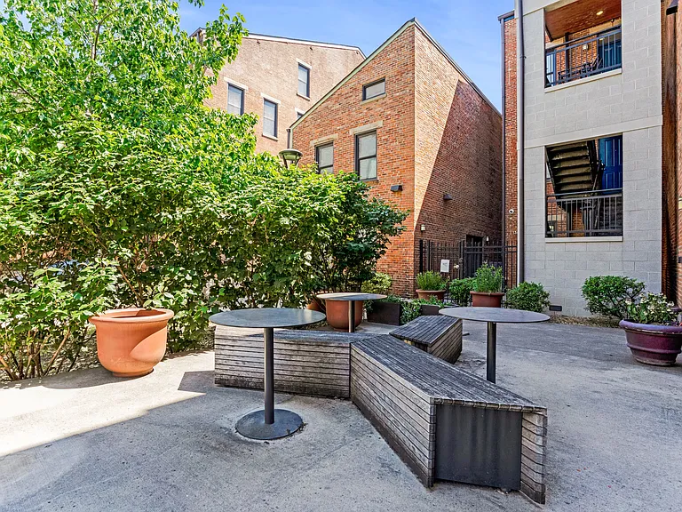 1341 Walnut St — Photo 3