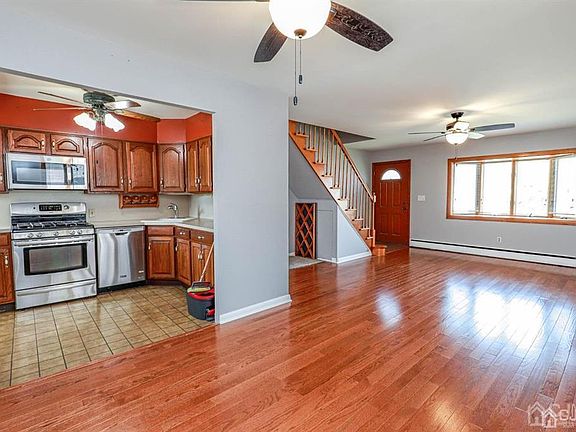 4th image of 131 Bedford Ave