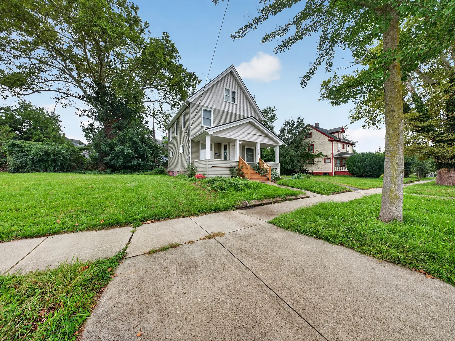 5 bed, 2.5 bath, 1599 sqft, $2,650 — Photo 3