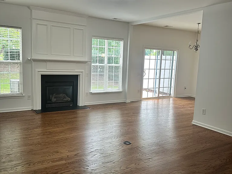 9002 Bishop Crest Ln — Photo 4
