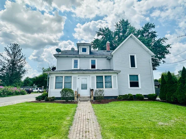 347 Washington St, Woodstock, IL 60098