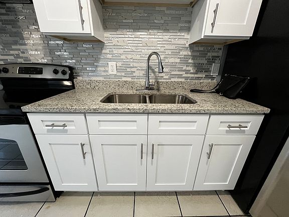 5th image of 322 N Saturn Ave #A