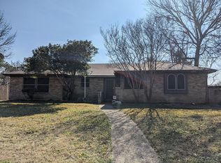 2208 Park Springs Ct, Arlington, TX 76013