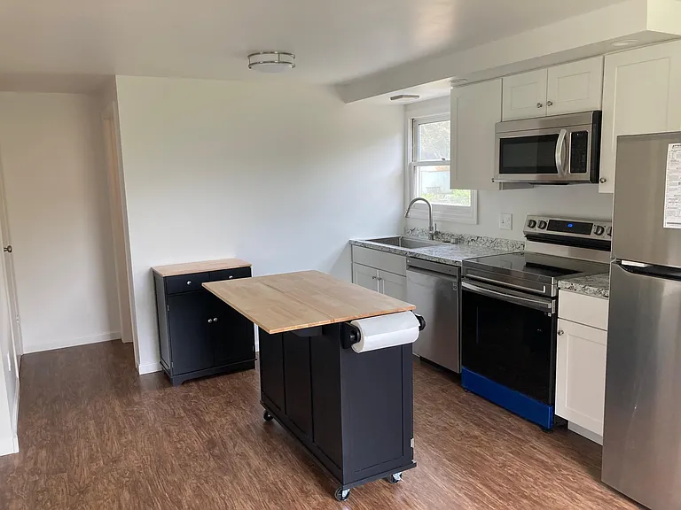52 Fairview Ave #B — Photo 2