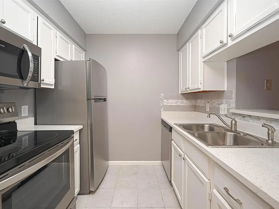 2120 El Paseo St #2108