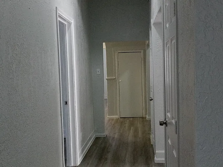 204 S Hackberry St #A — Photo 4