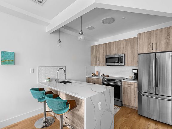 3rd image of 813 Jefferson Ave #2A