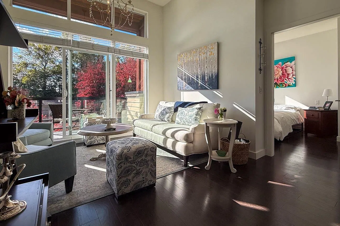 2 bed, 820 sqft, $4,200 — Photo 2