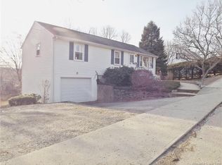 7 Prospect St, Deep River, CT 06417