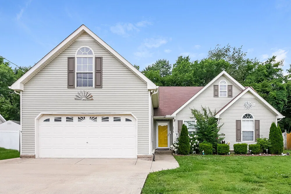 3 bed, 2.0 bath, 1457 sqft, $3,040 — Photo 1