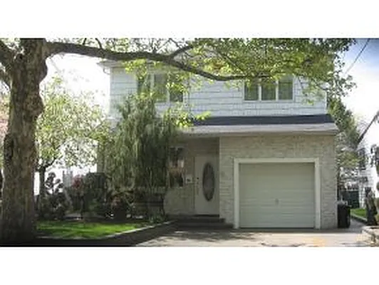 Sold by Bergen Basin Real Estate | media 10