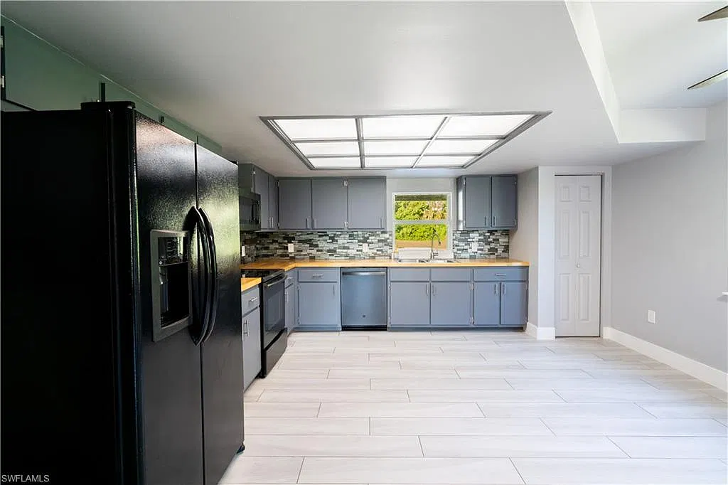 3 bed, 2.0 bath, 1606 sqft, $3,800 — Photo 3