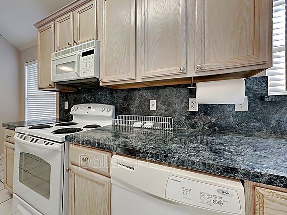 5th image of 6732 Hillhaven Dr