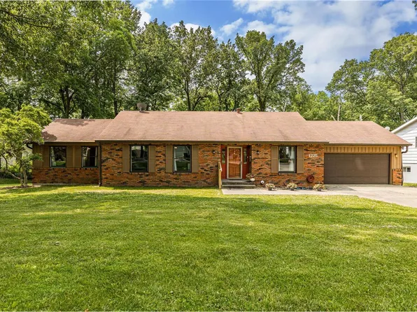1225 Streamwood Ln, Carlinville, IL 62626