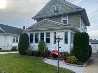 55 Barton St, Edison, NJ 08837