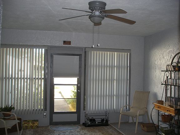 3rd image of 3448 Maclaren Dr