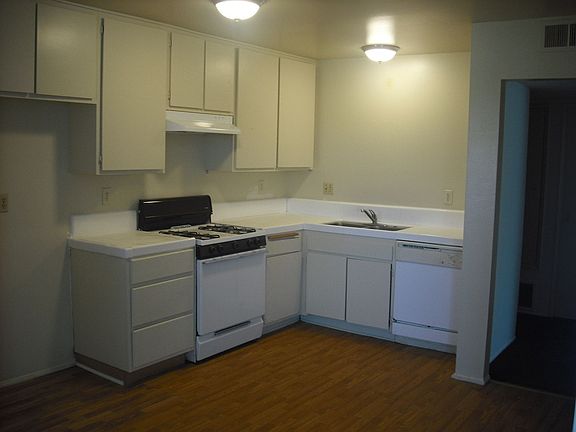 3rd image of 2410A El Dorado Ave