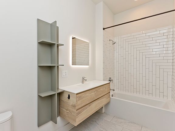 5th image of 847 N Larrabee St #306