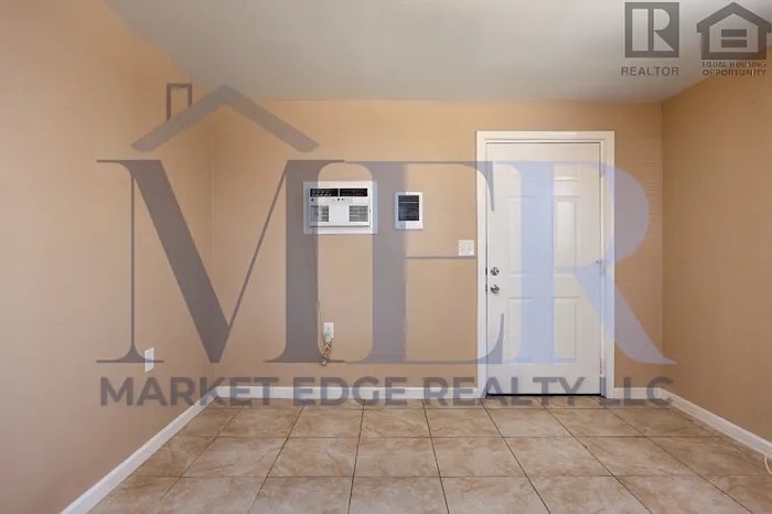 2501 W Belmont Ave #4 — Photo 6