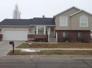 49 N Country Bend Rd, Farmington, UT 84025