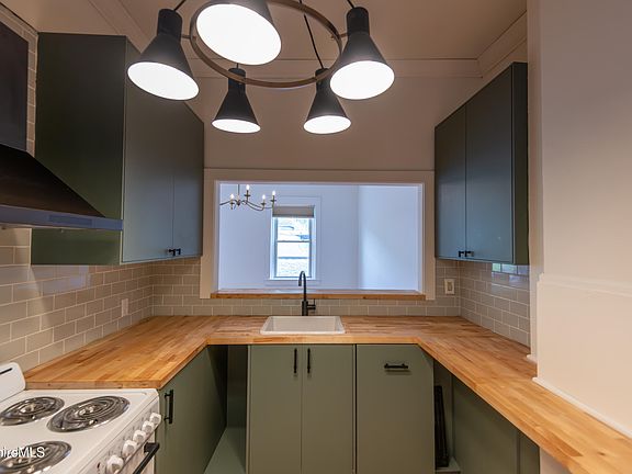 3rd image of 226 Pleasant St #5
