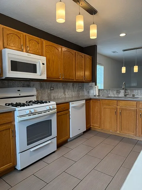 2 bed, 2.5 bath, 1482 sqft, $1,950 — Photo 4