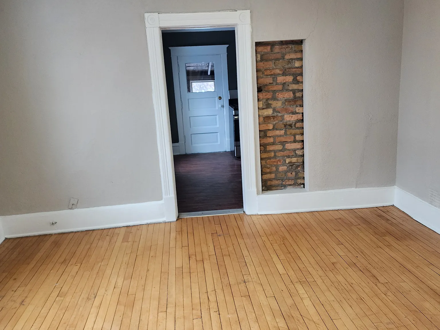 2 bed, 900 sqft, $1,300 — Photo 4