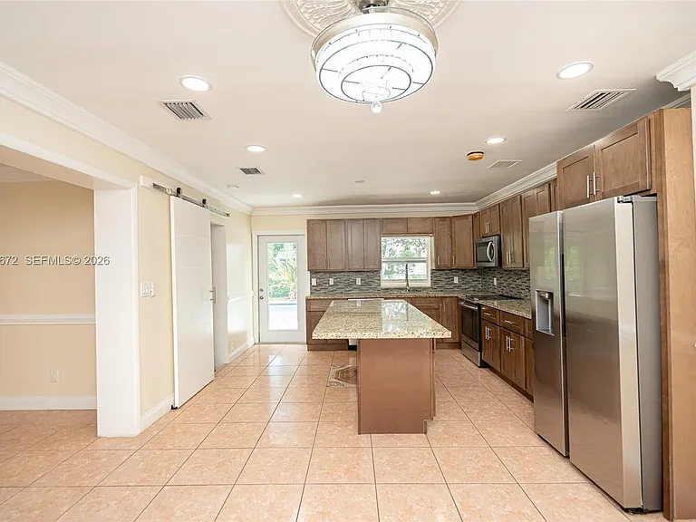 5613 Pierce St — Photo 10