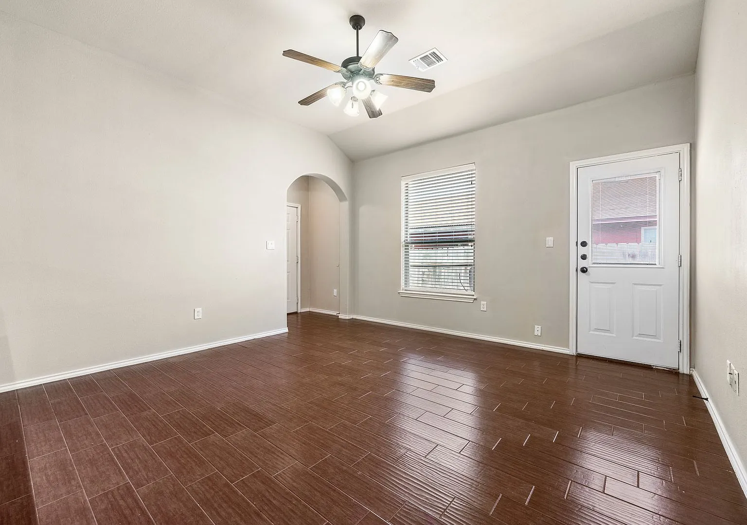 Available Now! Nice 3 Bedroom Duplex Located In New Braunfels, Texas! — Photo 4