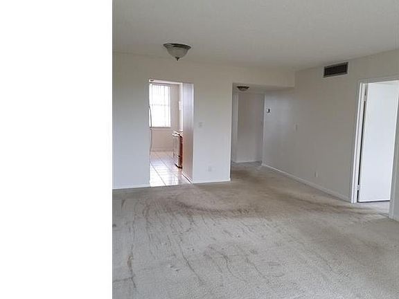 2nd image of 250 Jacaranda Dr APT 501