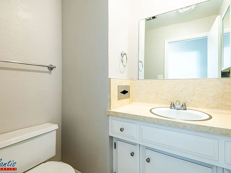 600 Pennsylvania Ave #18 — Photo 10