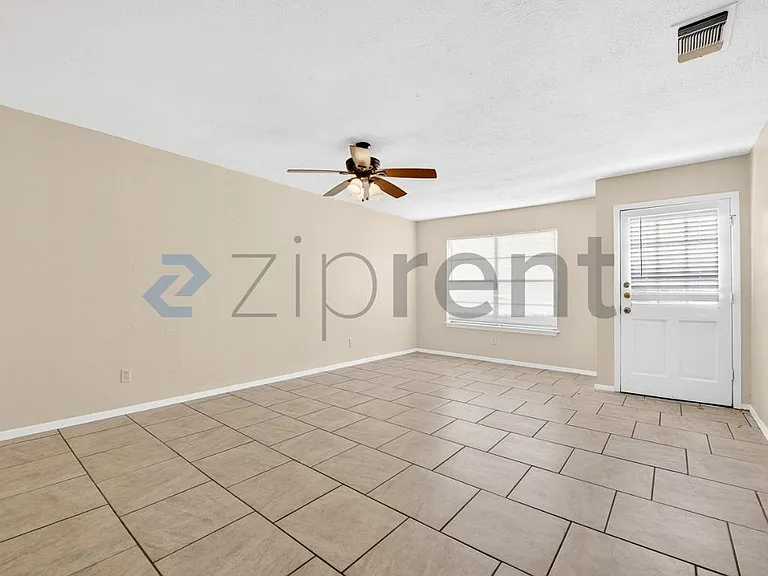 3225 Crites St #102 — Photo 7