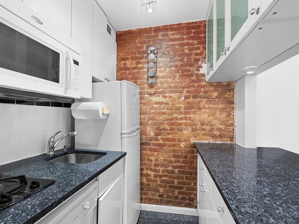 2nd image of 414 E 88th St APT 3B