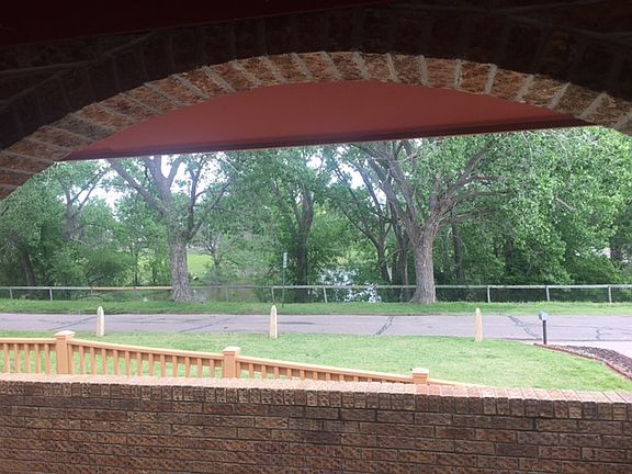 3rd image of 2701 Cottonwood Ln