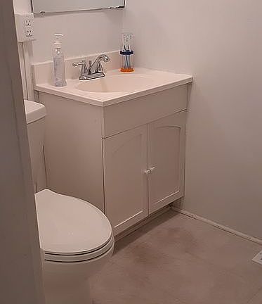 Full bath in Bedroom