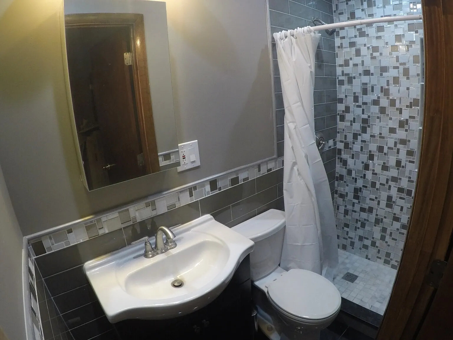 3 bed, 2.0 bath, 1000 sqft, $4,500 — Photo 3