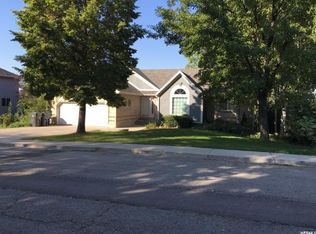 942 E Grove Dr, Pleasant Grove, UT 84062