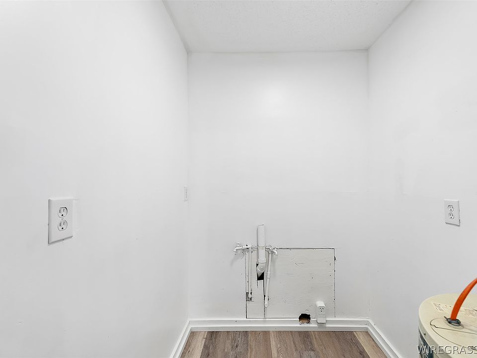 13th image of 410 S College St