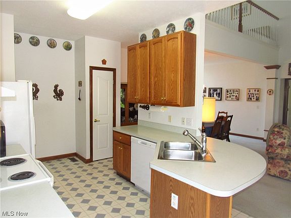 3rd image of 23244 Woodview Dr