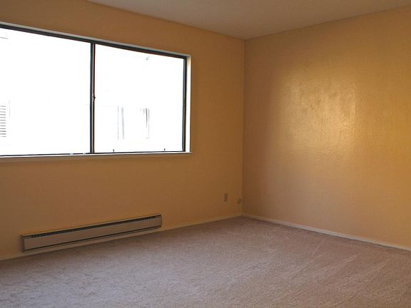 5th image of 938 Kiely Blvd Unit B