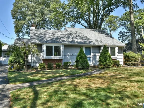 111 Crescent Ave, Wyckoff, NJ 07481