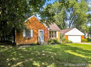 210 Hope Ave, Holland, MI 49423