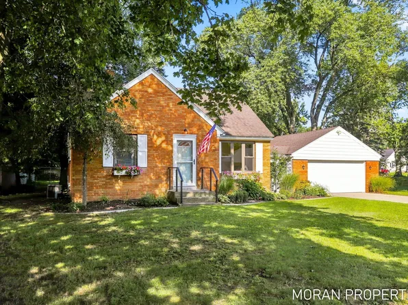 210 Hope Ave, Holland, MI 49423