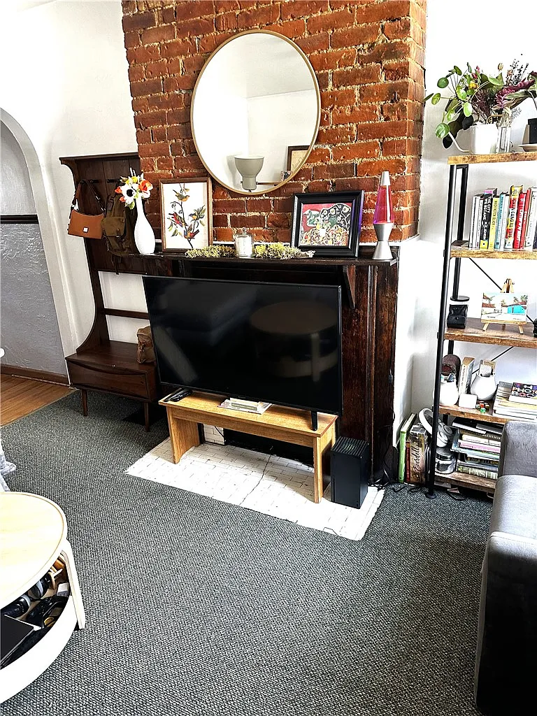 2 bed, 1218 sqft, $1,395 — Photo 2