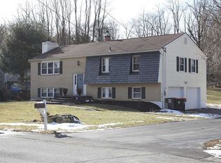 25 Tanglewood Dr, Wappingers Falls, NY 12590